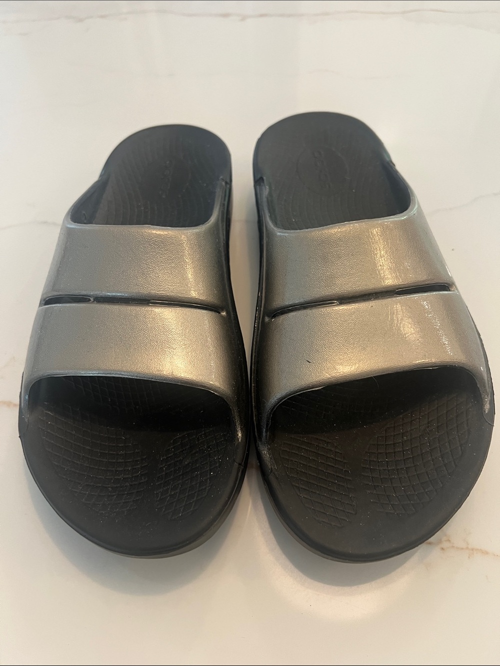 Oofos Slides women’s SZ 9